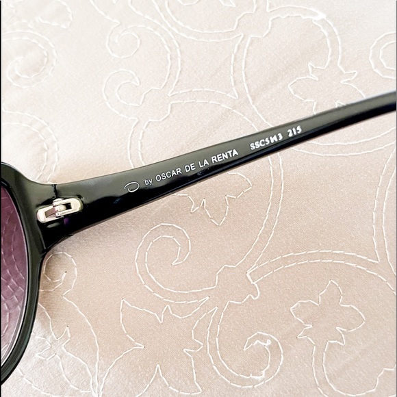By OSCAR DE LA RENTA Sunglasses - Picture 3 of 5